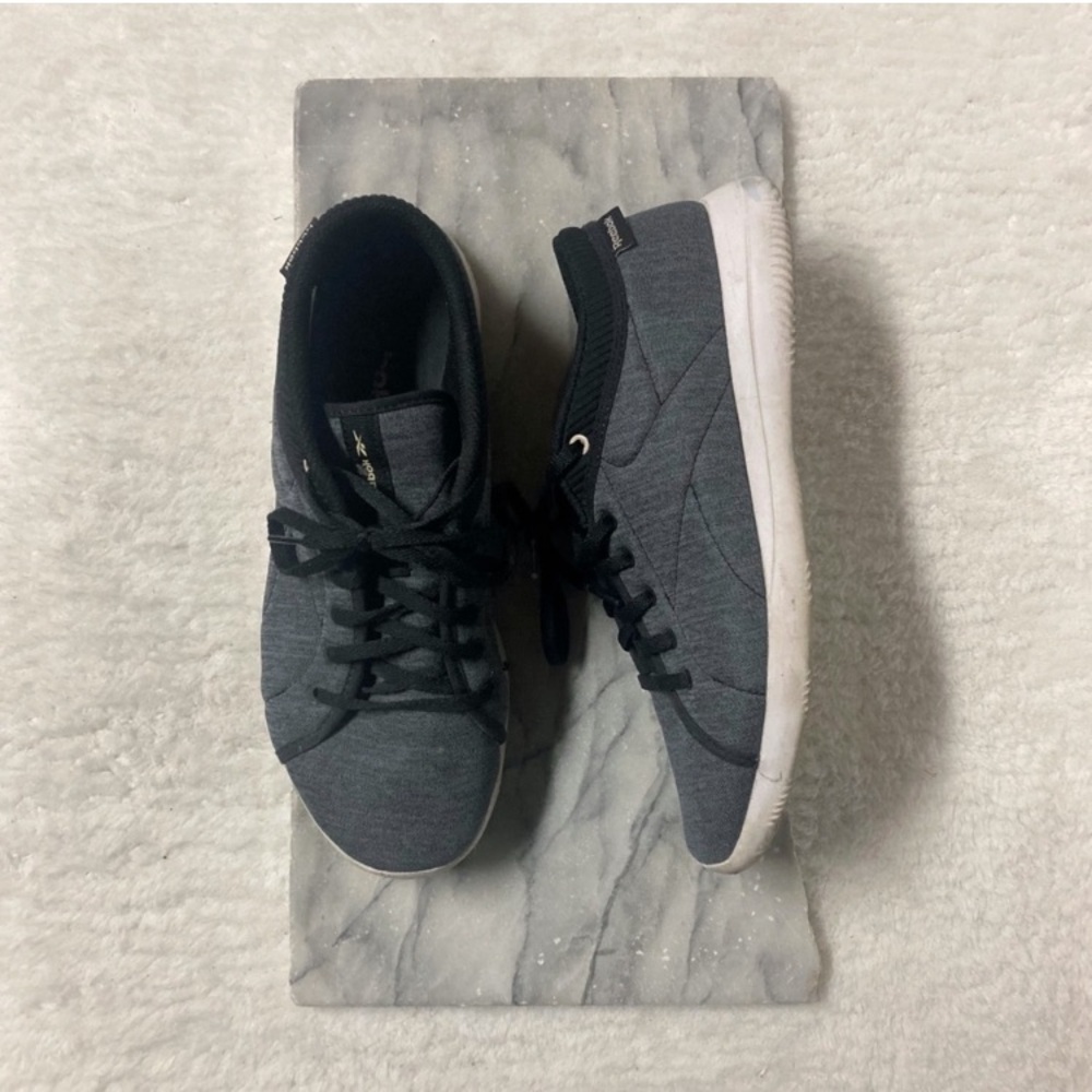 Reebok Runaround Walking Shoe Runners Size 8.5 Grey Black